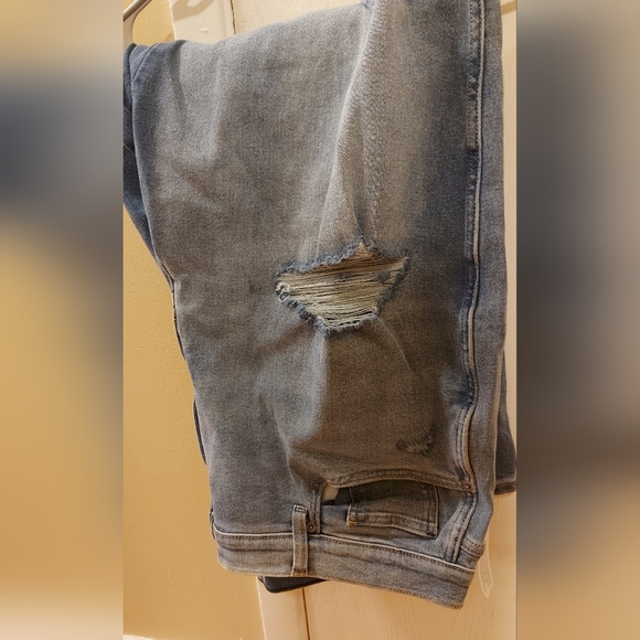 Ladies' Arizona Jean Co Mildly Distressed Denim - Picture 12 of 16